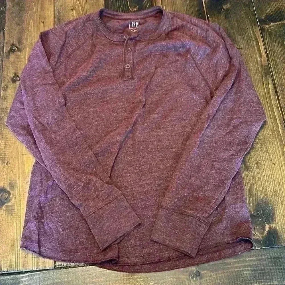 EUC Men’s Gap LS, maroon, Size L